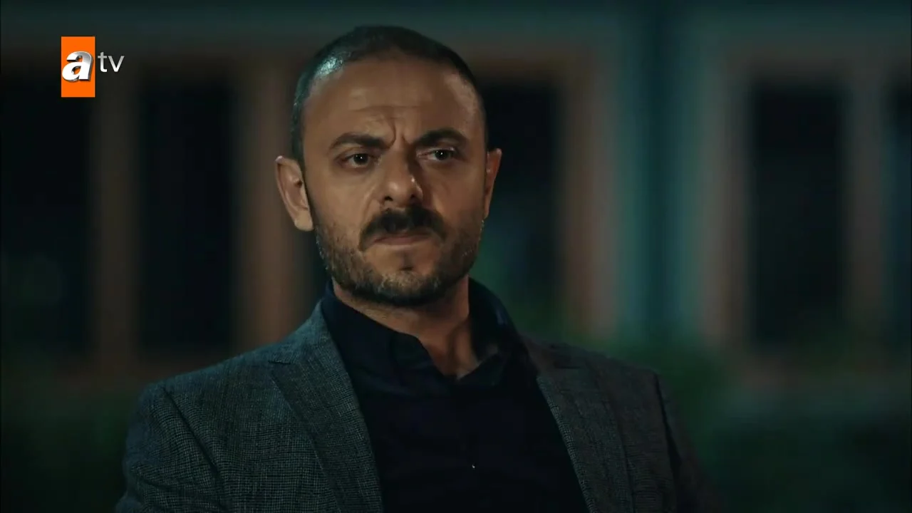 Кадры из сериала Мафия не может править миром 1 серия 6 сезон (2015)