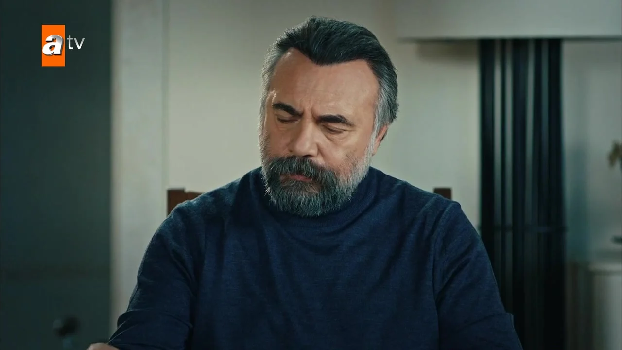 Кадры из сериала Мафия не может править миром 15 серия 6 сезон (2015)