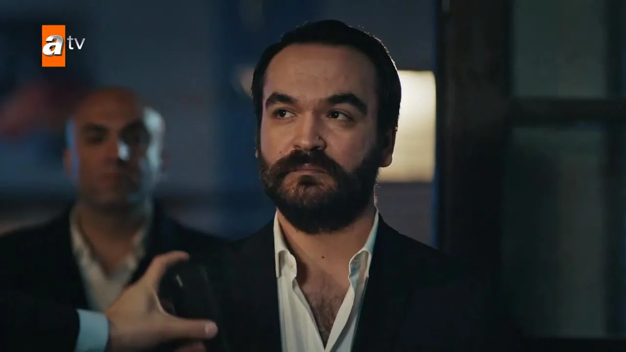 Кадры из сериала Мафия не может править миром 5 серия 6 сезон (2015)