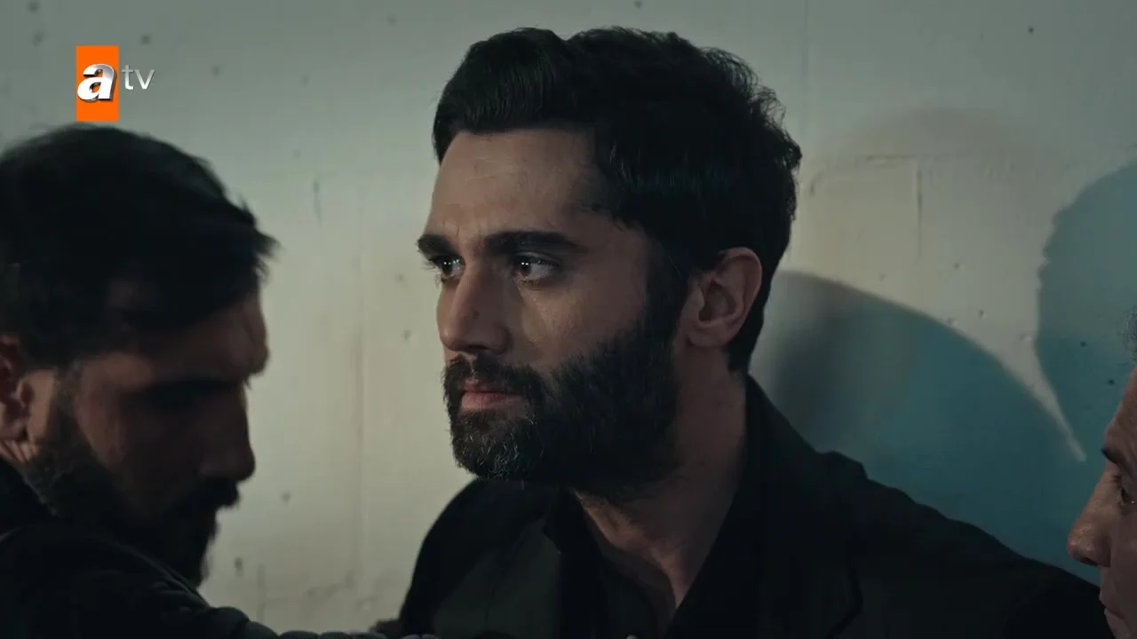 Кадры из сериала Мафия не может править миром 8 серия 6 сезон (2015)