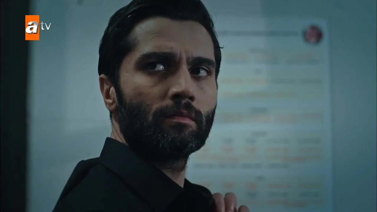 Кадры из сериала Мафия не может править миром 9 серия 6 сезон (2015)